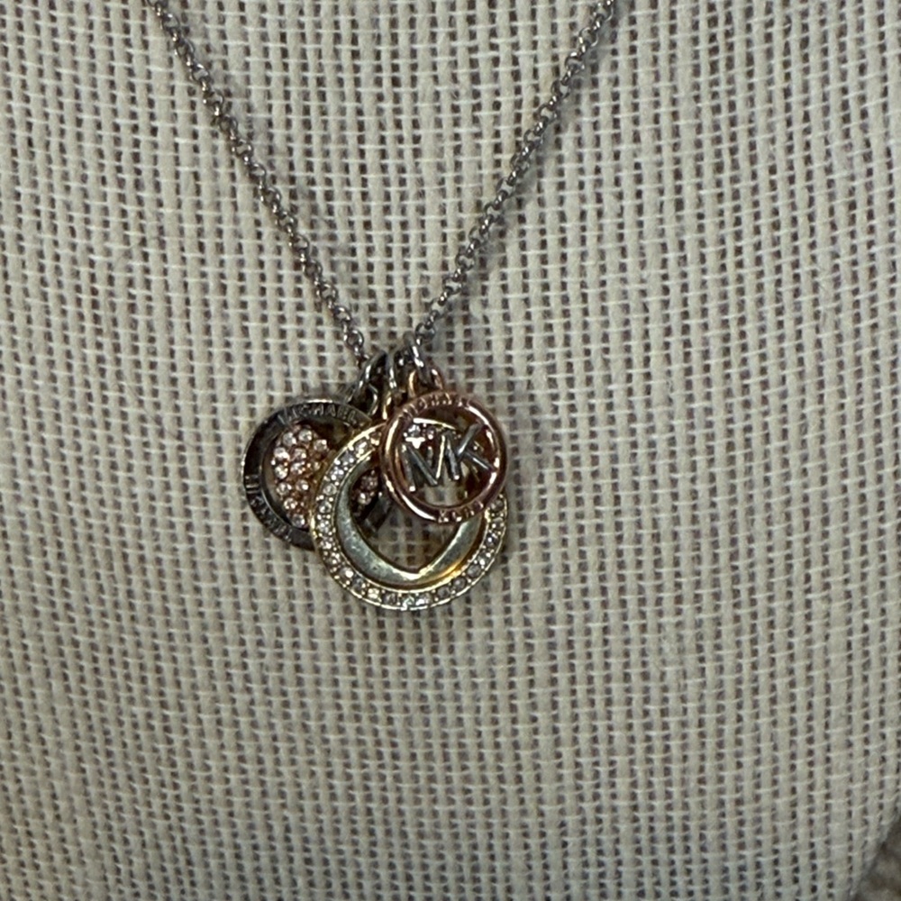 MICHAEL KORS FASHION TRI-TONE BRASS COMPONENTS NECKLACE - Picture 6 of 16